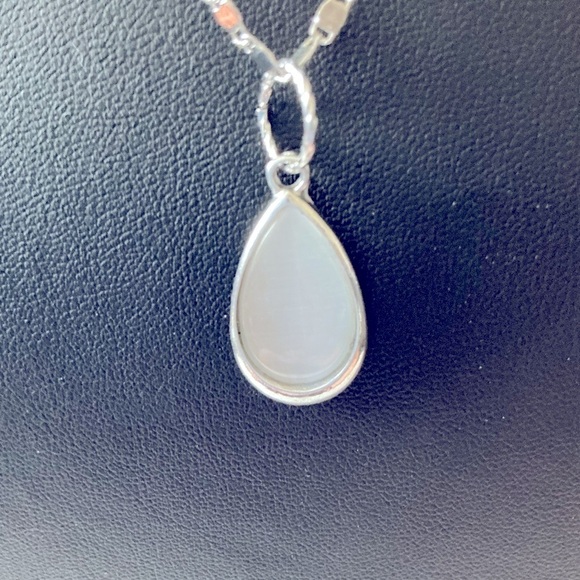 Silver Tone Cat’s Eye Necklace Jewelry - Silver Tone Cat’s Eye Necklace
